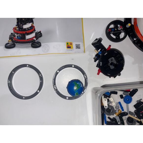 Lego Technic 42179 planet earth orbit incomplete - Picture 4 of 8